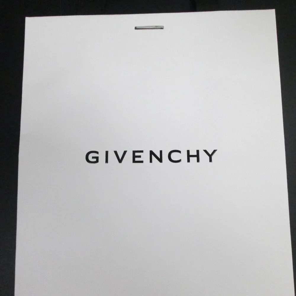 Givenchy Shopping Bag White/Black Recent Campaign Logo bag CUTE! - Picture 3 of 3